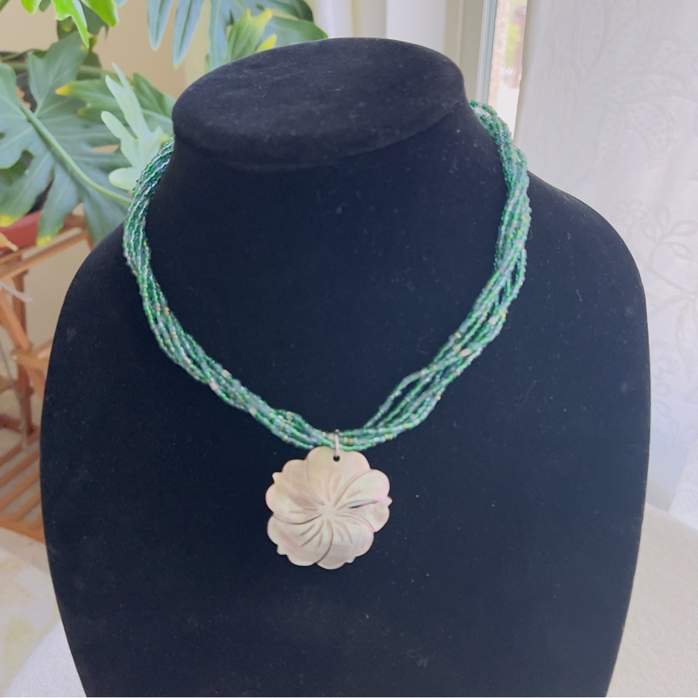 Vintage Green Glass Breads With Shell Pendant Necklace